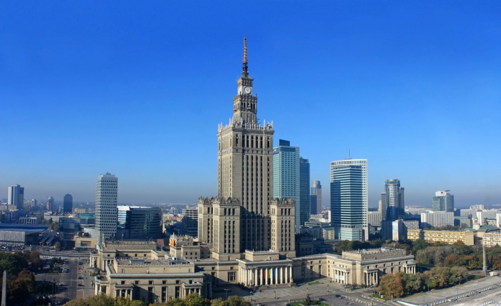Дворец культуры и науки (польск. Pałac Kultury i Nauki, часто сокращают как PKiN) — здание в Варшаве, являющееся самым высоким в Польше, расположено в центре города на площади Парадов, 1. В наши дни дворец входит в десятку высочайших небоскрёбов Европейского Союза