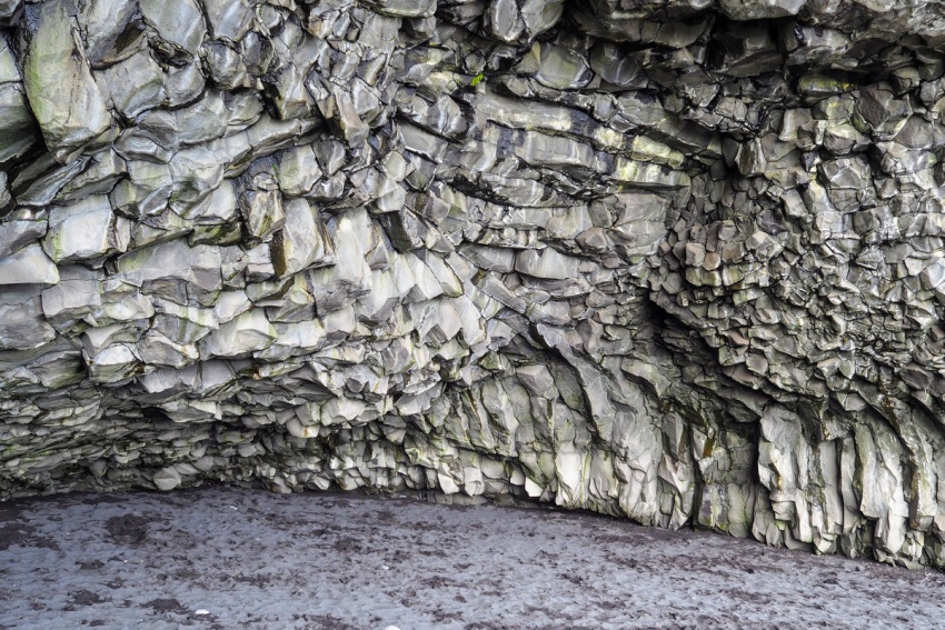 Базальтовые камни в Исландии - черный пляж Рейнисфьяра / Reynisfjara Black Sand Beach