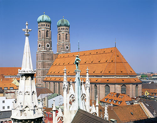 Собор Пресвятой Девы Марии (нем. Frauenkirche) — самая высокая церковь Мюнхена.