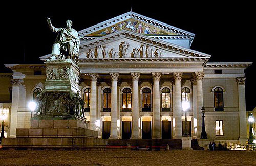 Площадь Макса Йозефа (Max-Joseph-Platz) в Мюнхене