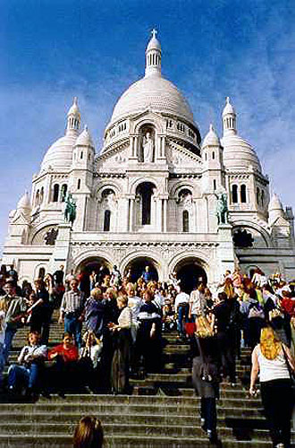 Базили́ка Сакре́-Кёр (фр. Basilique du Sacré-Cœur, буквально «базилика Святого Сердца») — католический храм в Париже