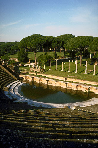 Развалины античного театра, фрагмент раскопок Остия Антика / Ostia Antica