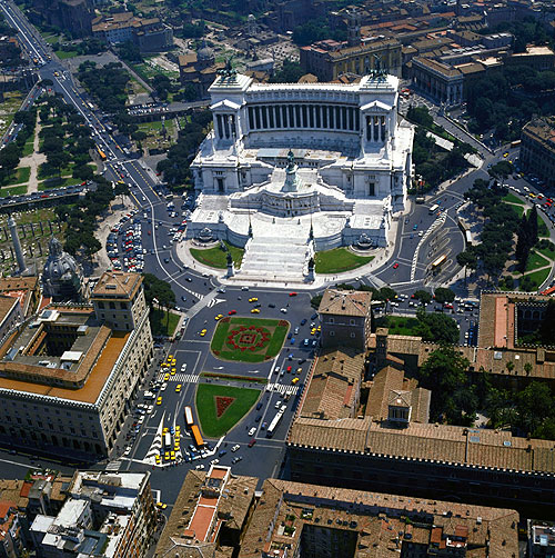 Памятник Виктору Эммануилу II в Риме с высоты птичьего полета / Monumento a Vittorio Emanuele II