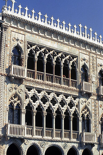 Элемент фасада Собора Святого Марка (Basilica di San Marco — «базилика Сан-Марко»). Располагается на площади Святого Марка, рядом с Дворцом дожей.